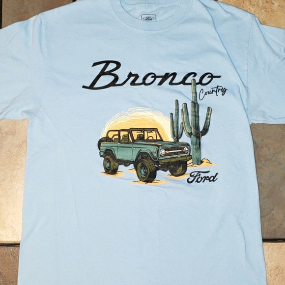 Buckle Light Blue Graphic Tee - Picture 2 of 3